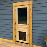 Porte en verre transparent en aulne noueux de ferme moderne avec porte pour chien